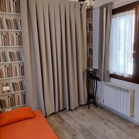 Isepo Apartment Venesia Bagian luar foto