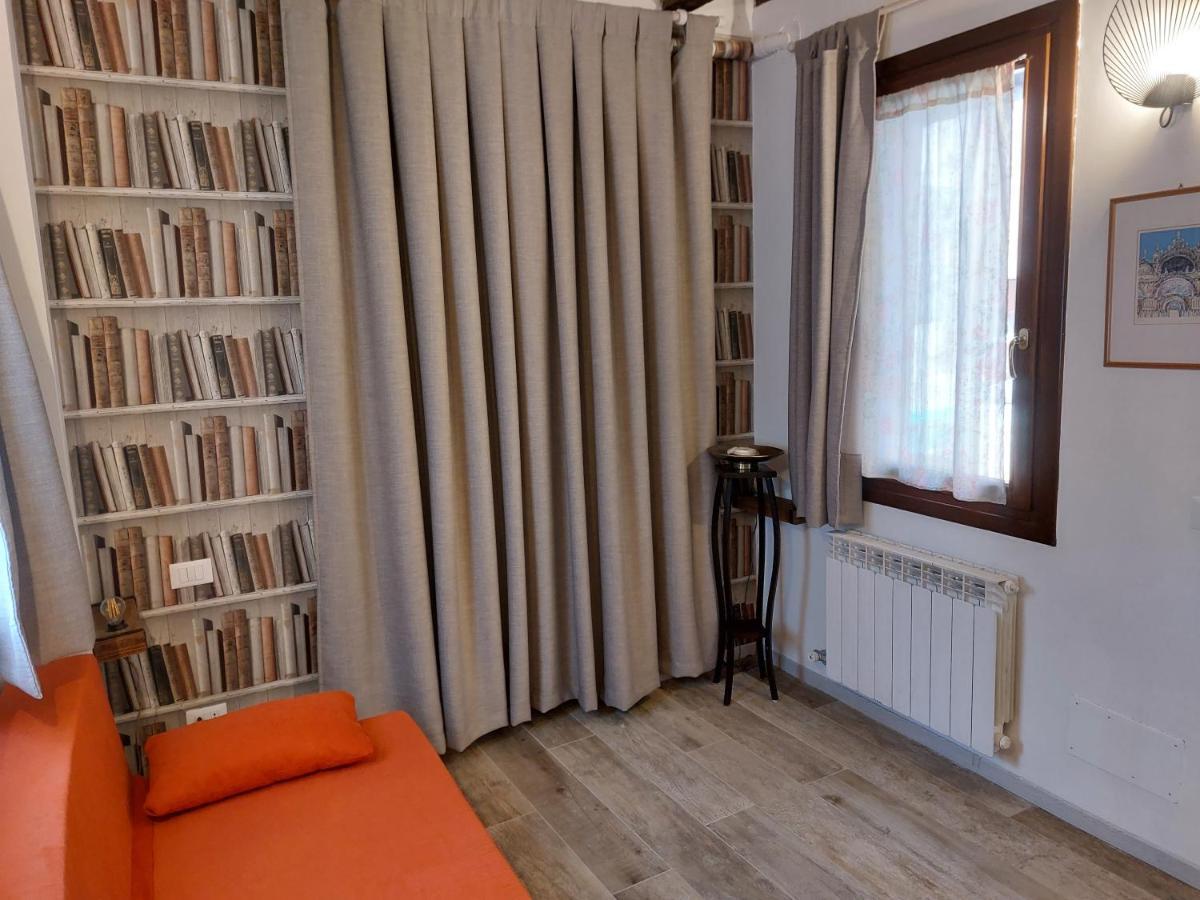 Isepo Apartment Venesia Bagian luar foto