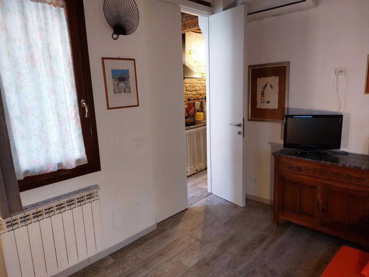 Isepo Apartment Venesia Bagian luar foto