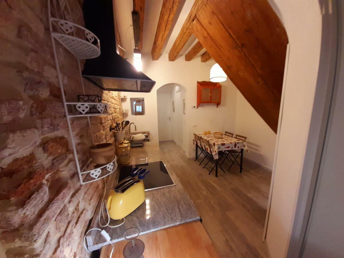 Isepo Apartment Venesia Bagian luar foto
