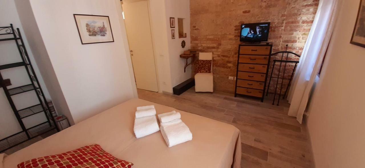 Isepo Apartment Venesia Bagian luar foto