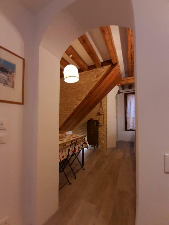 Isepo Apartment Venesia Bagian luar foto