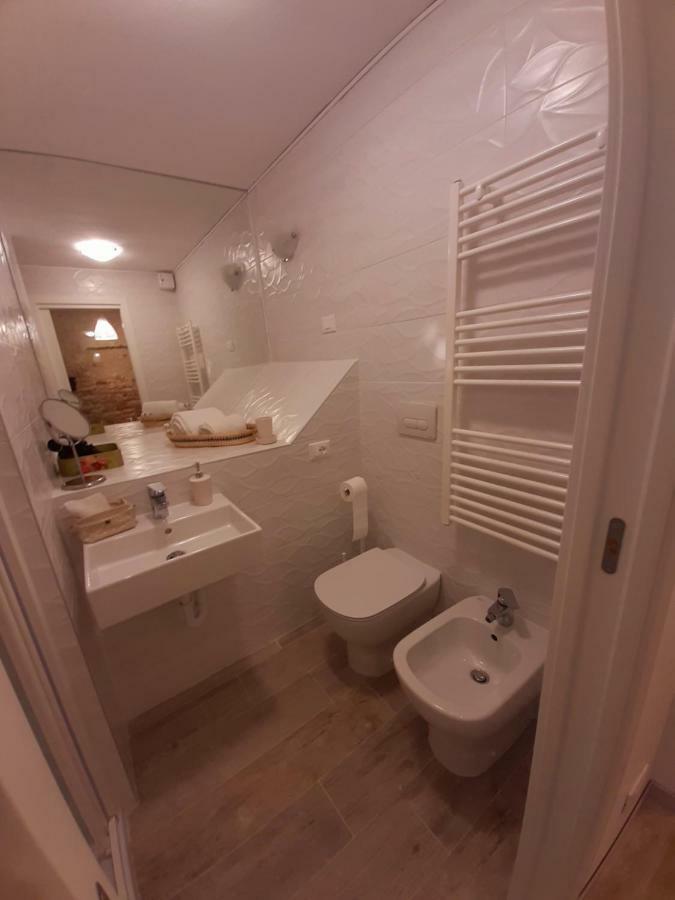 Isepo Apartment Venesia Bagian luar foto