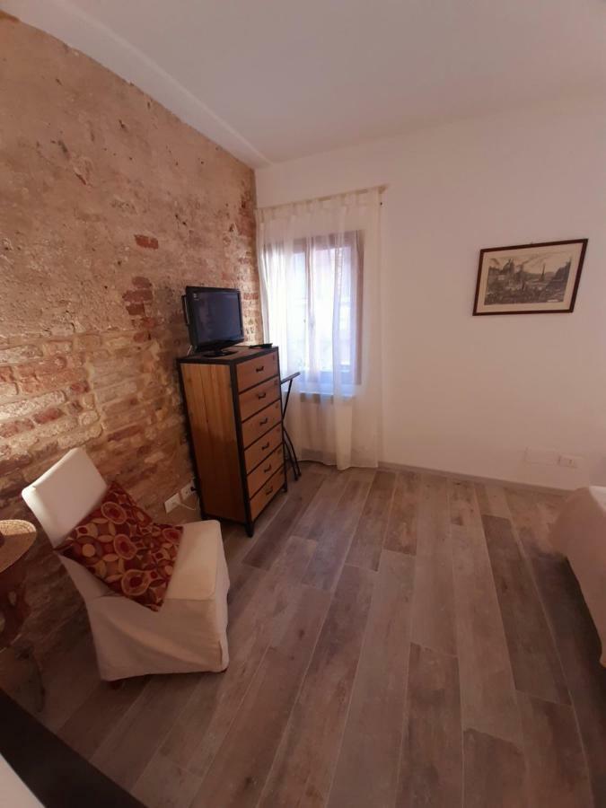 Isepo Apartment Venesia Bagian luar foto